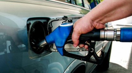 Un nou record la carburanti. Pentru un litru de benzina soferii vor achita aproape 25 de lei - FOTO Un nou record la carburanti. Pentru un litru de benzina soferii vor achita aproape 25 de lei - FOTO