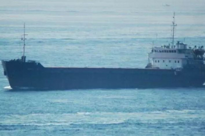 Un cargou estonian s-a scufundat langa Odesa dupa o explozie: Patru marinari sunt dati disparuti / Marina rusa ar fi folosit nava ca paravan pentru debarcare