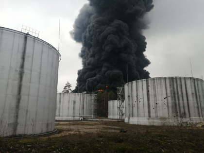 Un depozit de petrol a luat foc la Cernihiv. Imagini de la fata locului - VIDEO Un depozit de petrol a luat foc la Cernihiv. Imagini de la fata locului - VIDEO