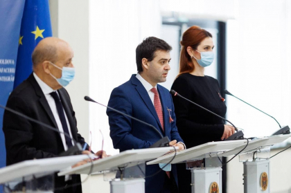 Uniunea Europeana va furniza o prima donatie de aproape 40 de tone de ajutor umanitar. Nicu Popescu: "Europa inseamna solidaritate" Uniunea Europeana va furniza o prima donatie de aproape 40 de tone de ajutor umanitar. Nicu Popescu: "Europa inseamna solidaritate"