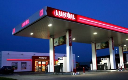 Fostul cancelar austriac Wolfgang Schussel paraseste conducerea companiei ruse Lukoil. El a fost aspru criticat pentru ca si-a vandut serviciile rusilor Fostul cancelar austriac Wolfgang Schussel paraseste conducerea companiei ruse Lukoil. El a fost aspru criticat pentru ca si-a vandut serviciile rusilor