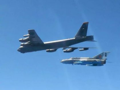 SUA au zburat vineri cu bombardiere B-52 peste Romania si flancul estic al NATO / Exercitii comune