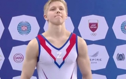 Un gimnast rus a urcat pe podium cu semnul ”Z” pe piept, la Cupa Mondiala / Medalia de aur a fost castigata de un ucrainean