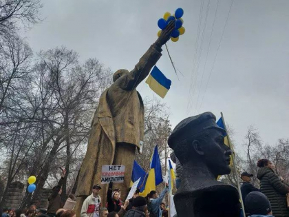 Demonstratii anti-razboi si in Kazahstan: ”Nu dictatorilor sangerosi” - FOTO Demonstratii anti-razboi si in Kazahstan: ”Nu dictatorilor sangerosi” - FOTO