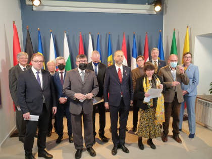Ambasadorii tarilor UE in Moldova dezmint stirile false precum ca statele UE sunt pe cale sa-si inchida ambasadele in Moldova si sa-si retraga personalul - VIDEO Ambasadorii tarilor UE in Moldova dezmint stirile false precum ca statele UE sunt pe cale sa-si inchida ambasadele in Moldova si sa-si retraga personalul - VIDEO