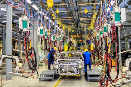 Razboiul din Ucraina poate scadea productia auto mondiala cu cateva milioane de unitati. De ce lucrurile stau asa de rau Razboiul din Ucraina poate scadea productia auto mondiala cu cateva milioane de unitati. De ce lucrurile stau asa de rau