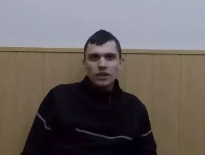 Un soldat rus a refuzat sa execute ordinele si a sarit sa o ajute o femeie ucraineana ranita. Ranit de proprii colegii, barbatul a fost salvat de cine nu se astepta Un soldat rus a refuzat sa execute ordinele si a sarit sa o ajute o femeie ucraineana ranita. Ranit de proprii colegii, barbatul a fost salvat de cine nu se astepta