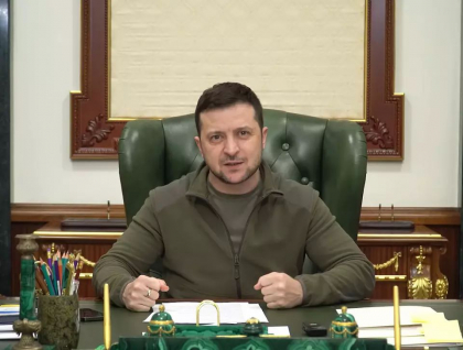 Volodimir Zelenski, mesaj de la fereastra biroului prezidential: „Nu ma ascund, nu ma tem de nimeni” - VIDEO