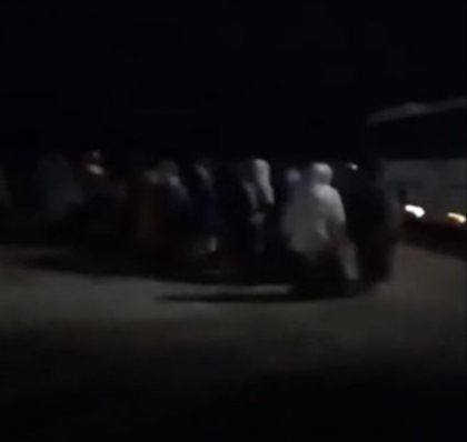 Mai multi refugiati care asteaptau transport spre Romania stau in frig la vama Palanca - VIDEO