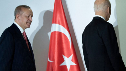 Erdogan profita de negocierile ruso-ucrainene din Antalya si ii cere lui Biden sa ridice „sanctiunile injuste impotriva apararii turce”
