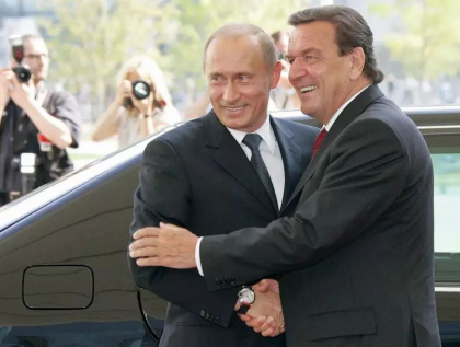 Gerhard Schroeder se intalneste la Moscova cu Putin pentru a discuta despre incheierea razboiului in Ucraina