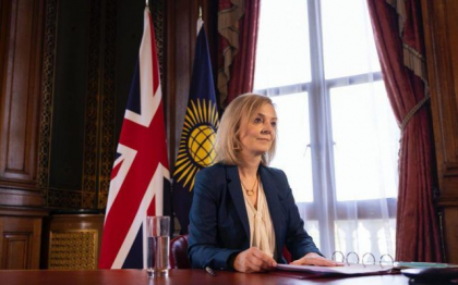 Marea Britanie anunta inghetarea activelor si interdictii de calatorie pentru cei 386 de deputati ai Dumei de Stat care au votat pentru independenta celor doua regiuni separatiste din estul Ucrainei Marea Britanie anunta inghetarea activelor si interdictii de calatorie pentru cei 386 de deputati ai Dumei de Stat care au votat pentru independenta celor doua regiuni separatiste din estul Ucrainei