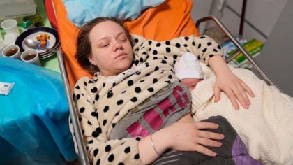 Bloggerita ucraineana care a fost evacuata dupa bombardarea maternitatii din Mariupol - acuzata de Rusia ca imaginile ar fi fost "regizate"