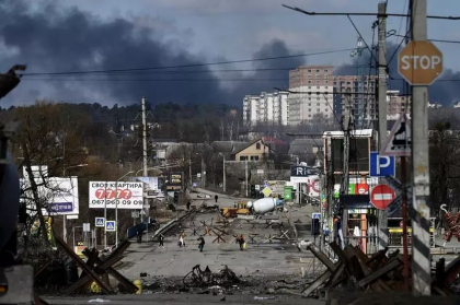 Se aud explozii la Kiev in timp ce trupele ruse se apropie de capitala Ucrainei / Lupte grele la periferie
Se aud explozii la Kiev in timp ce trupele ruse se apropie de capitala Ucrainei / Lupte grele la periferie