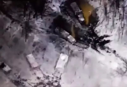 Noua lovitura de succes cu o drona Bayraktar contra unui convoi rusesc langa Kiev - VIDEO Noua lovitura de succes cu o drona Bayraktar contra unui convoi rusesc langa Kiev - VIDEO