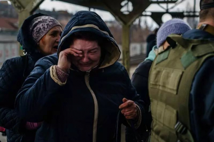 Mai multe coridoare umanitare, deschise sambata in Ucraina. Vicepremier: Speram ca rusii vor respecta incetarea focului
