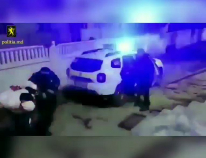 Un fost sportiv, condamnat anterior pentru omor - retinut pentru 72 de ore, dupa ce a vrut sa traga intr-un tanar care isi plimba cainele - VIDEO Un fost sportiv, condamnat anterior pentru omor - retinut pentru 72 de ore, dupa ce a vrut sa traga intr-un tanar care isi plimba cainele - VIDEO
