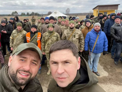 Negociatorii Ucrainei, criticati dur de ucraineni pentru exhibitionism pe front: „Nu au creier! Pe noi nu ne lasa sa fotografiem, iar ei…”