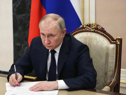 Semn obscen pentru Vladimir Putin la premiile BAFTA 2022 - VIDEO Semn obscen pentru Vladimir Putin la premiile BAFTA 2022 - VIDEO