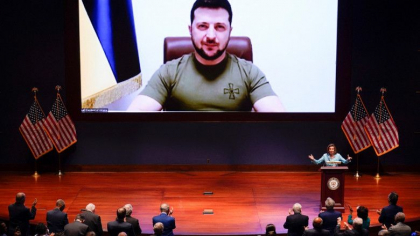 Volodimir Zelenski a fost aplaudat in Congresul SUA dupa ce a cerut ajutor pentru Ucraina: "Aduceti-va aminte de Pearl Harbor" Volodimir Zelenski a fost aplaudat in Congresul SUA dupa ce a cerut ajutor pentru Ucraina: "Aduceti-va aminte de Pearl Harbor"