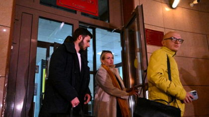 Jurnalista rusa Marina Ovsianikova a refuzat oferta de azil a lui Macron: „Nu vreau sa parasesc tara. Eu si fiul meu suntem patrioti” Jurnalista rusa Marina Ovsianikova a refuzat oferta de azil a lui Macron: „Nu vreau sa parasesc tara. Eu si fiul meu suntem patrioti”