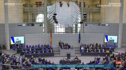 Zelenski indeamna Germania sa darame noul zid ridicat in Europa de rusi prin razboiul declansat in Ucraina
Zelenski indeamna Germania sa darame noul zid ridicat in Europa de rusi prin razboiul declansat in Ucraina