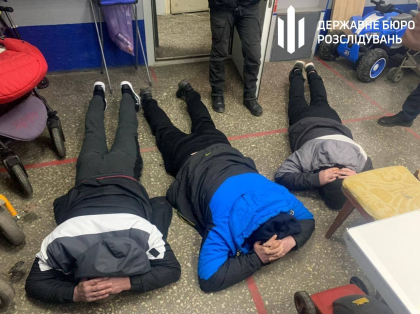 Doi barbati din Ucraina iar fi platit 14 mii de dolari unui moldovean pentru ca acesta sa-i ajute sa treaca cu barca frontiera Republicii Moldova - FOTO