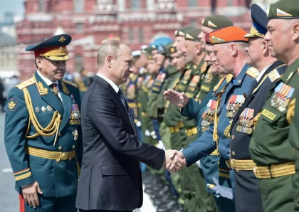 Kremlinul evita sa raspunda daca Vladimir Putin comanda direct fortele armate din Ucraina. Cum l-a pus pe picior gresit Ramzan Kadirov pe presedintele rus Kremlinul evita sa raspunda daca Vladimir Putin comanda direct fortele armate din Ucraina. Cum l-a pus pe picior gresit Ramzan Kadirov pe presedintele rus