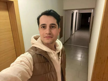 Interviu de pe un aeroport necunoscut: un profesor din Moscova, care a fugit din tara dupa o postare pe Instagram, povesteste cum se impaca in Rusia politica si educatia Interviu de pe un aeroport necunoscut: un profesor din Moscova, care a fugit din tara dupa o postare pe Instagram, povesteste cum se impaca in Rusia politica si educatia