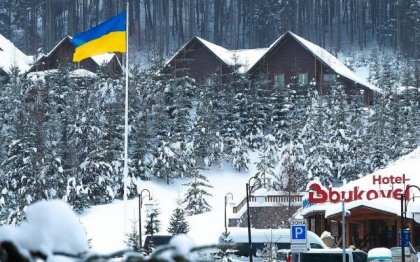 Cea mai mare statiune turistica montana din Ucraina, Bukovel, este ocupata aproape in totalitate de refugiati din zonele puternic afectate de razboi