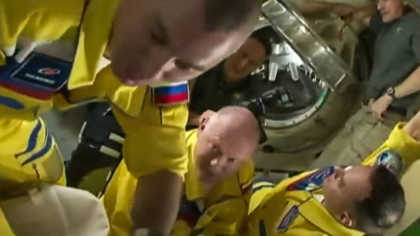 Rusia ridiculizeaza ideea potrivit careia cosmonautii rusi purtau galben in sprijinul Ucrainei Rusia ridiculizeaza ideea potrivit careia cosmonautii rusi purtau galben in sprijinul Ucrainei
