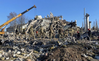 Scene de groaza dupa atacul rusesc asupra bazei militare din Mykolaiv: Zeci de victime scoase dintre daramaturi - FOTO Scene de groaza dupa atacul rusesc asupra bazei militare din Mykolaiv: Zeci de victime scoase dintre daramaturi - FOTO