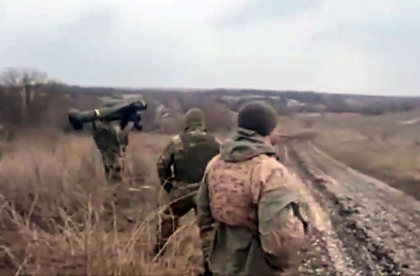 Cele mai clare imagini de pana acum cu o racheta Javelin trasa de soldatii ucraineni - VIDEO Cele mai clare imagini de pana acum cu o racheta Javelin trasa de soldatii ucraineni - VIDEO