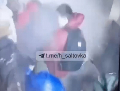 Momentul in care o bomba explodeaza in fata unui supermarket aglomerat din Harkov - VIDEO
Momentul in care o bomba explodeaza in fata unui supermarket aglomerat din Harkov - VIDEO