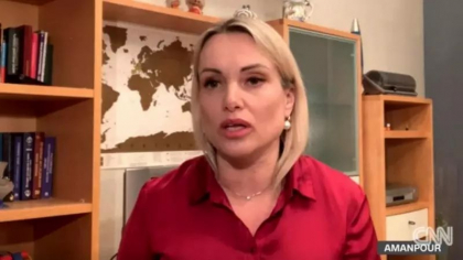 Jurnalista care a protestat in direct la televiziunea rusa, numita „tradatoare” de catre fostul sau sef. Ce acuzatii ii sunt aduse Marinei Ovsyannikova