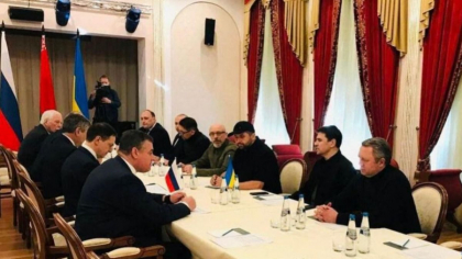 Ucraina si Rusia reiau astazi negocierile de pace, in regim online