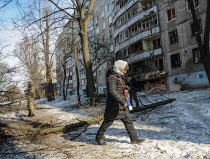 „Nu mi-as fi putut imagina ca un astfel de masacru se va repeta”. O supravietuitoare a asediului Leningradului, in mijlocul bombardamentelor de la Harkov
