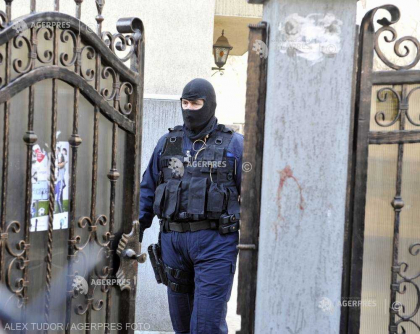 Perchezitii in Iasi si Republica Moldova intr-un dosar de contrabanda cu tigari. 14 persoane vor fi duse la audieri Perchezitii in Iasi si Republica Moldova intr-un dosar de contrabanda cu tigari. 14 persoane vor fi duse la audieri