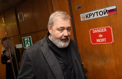 Jurnalistul rus Dmitri Muratov isi doneaza medalia Nobel pentru a fi scoasa la licitatie. Avertismentul profetic despre un razboi intre Rusia si Ucraina