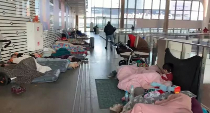 Imaginea inocentei. Cum dorm intr-o gara din Polonia copiii ucraineni fugiti din calea razboiului - VIDEO Imaginea inocentei. Cum dorm intr-o gara din Polonia copiii ucraineni fugiti din calea razboiului - VIDEO