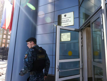Miscarea de protest impotriva lui Putin atinge si autoritatile ruse. Un angajat al Politiei a fost arestat la Moscova pentru actiuni contra razboiului