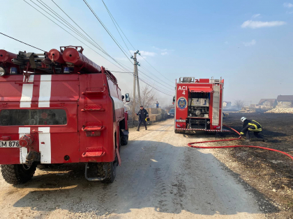 Incendiu de proportii la Bacioi. Un camp de 20 de hectare a fost cuprins de flacari care s-a existins si asupra gospodariilor din preajma, provocand pagube mari satenilor - FOTO/VIDEO