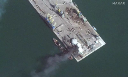 Imagini din satelit cu marea nava de desant rusa distrusa in portul Berdiansk