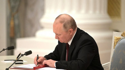 Putin a semnat o noua lege care pedepseste „informatiile false” privind oricare dintre actiunile Rusiei in strainatate Putin a semnat o noua lege care pedepseste „informatiile false” privind oricare dintre actiunile Rusiei in strainatate