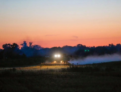 Cum se face agricultura in vreme de razboi: „Au instalat drapelul Ucrainei pe tractoare, in timp ce militarii rusi se uitau chioras la ei” -FOTO Cum se face agricultura in vreme de razboi: „Au instalat drapelul Ucrainei pe tractoare, in timp ce militarii rusi se uitau chioras la ei” -FOTO