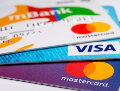 Agentiile turistice din Rusia organizeaza calatorii in Uzbekistan pentru ca rusii sa obtina carduri Visa si MasterCard