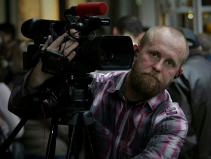 Un cameraman care se inrolase in armata ucraineana a fost ucis in timpul luptelor din regiunea Luhansk. Procurorul general al Ucrainei: 12 jurnalisti au murit de la Ucraina de la inceputul razboiului Un cameraman care se inrolase in armata ucraineana a fost ucis in timpul luptelor din regiunea Luhansk. Procurorul general al Ucrainei: 12 jurnalisti au murit de la Ucraina de la inceputul razboiului