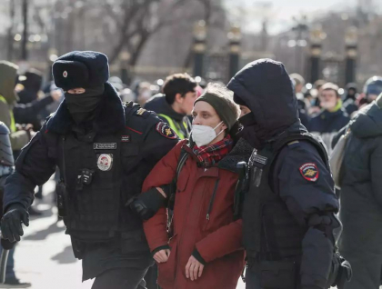 Activistii anti-razboi care refuza sa paraseasca Rusia: „Vocile noastre sunt mai puternice daca ramanem” Activistii anti-razboi care refuza sa paraseasca Rusia: „Vocile noastre sunt mai puternice daca ramanem”