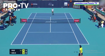 Tenismenul Alexander Bublik a oferit lovitura zilei la Open-ul de la Miami Tenismenul Alexander Bublik a oferit lovitura zilei la Open-ul de la Miami