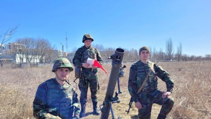 Studentii militari executa trageri la centrele de instruire ale Armatei Nationale